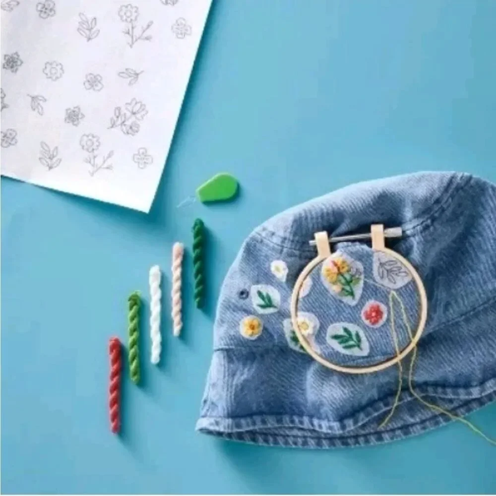 🆕️🤠The Bucket Hat Floral Embroidery Craft Kit by Mondo Llama